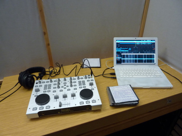 DJ Robbs Equipment im Studio 1 des Freien Radios Kassel